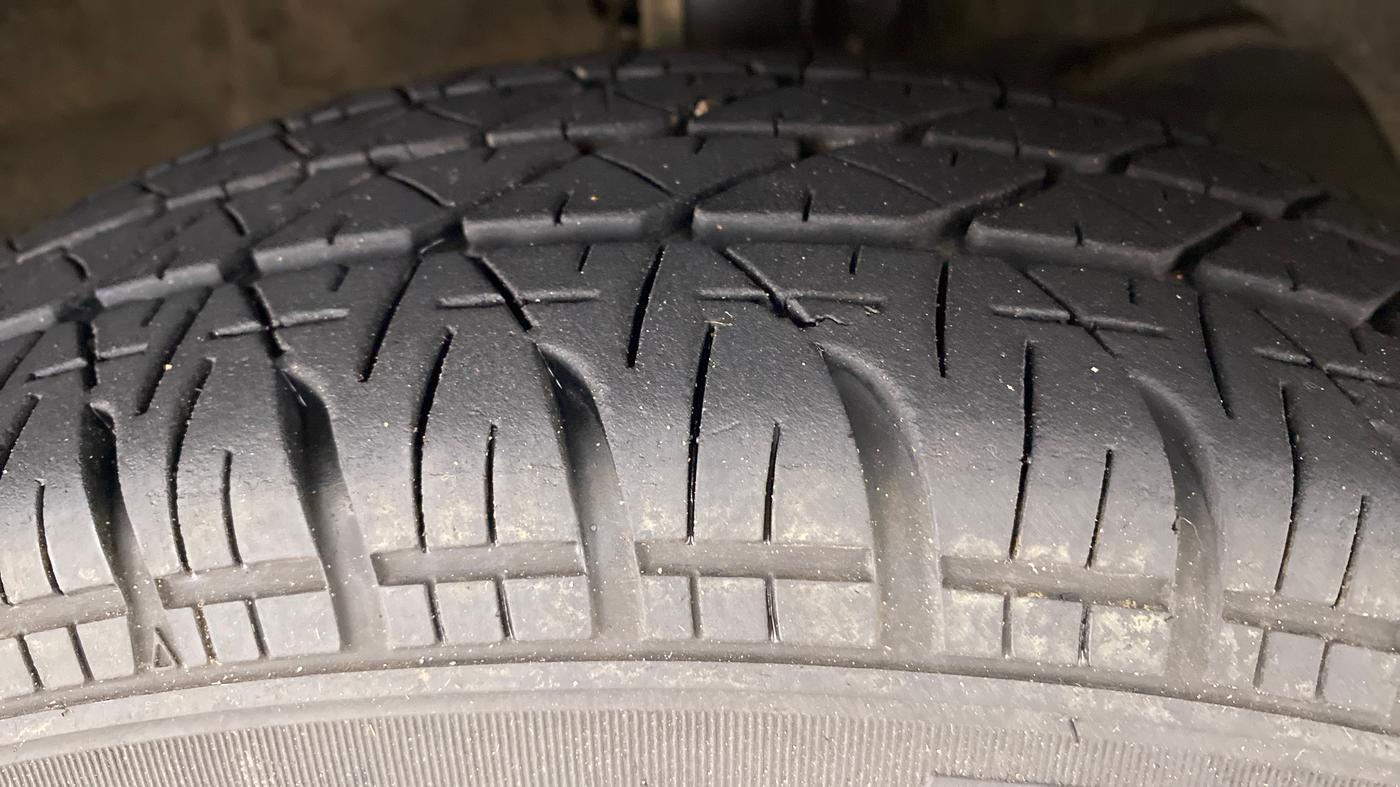 2018 Maruti Dzire VDI AMT, Diesel, Automatic, 50,066 km, Right Front Tyre Tread