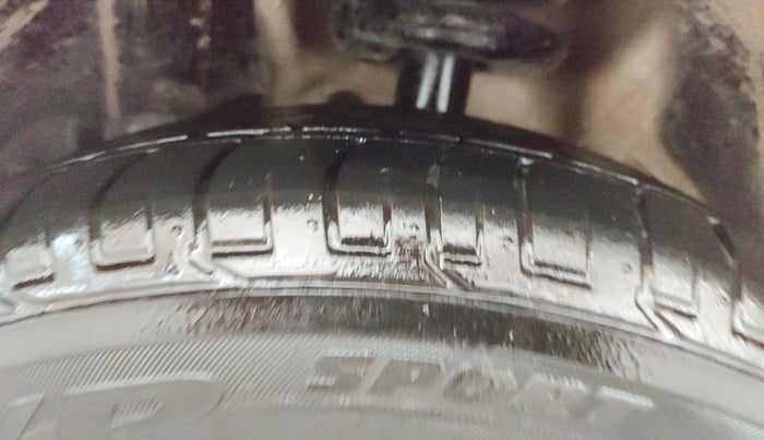 2020 MG HECTOR PLUS SMART 2.0 DIESEL TURBO MT 6-STR, Diesel, Manual, 93,070 km, Left Front Tyre Tread