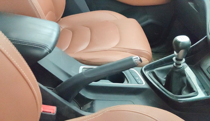 2020 MG HECTOR PLUS SMART 2.0 DIESEL TURBO MT 6-STR, Diesel, Manual, 93,070 km, Gear Lever