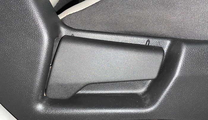 2021 Renault TRIBER RXT, Petrol, Manual, 28,491 km, Driver Side Adjustment Panel