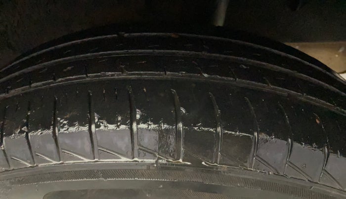 2021 Renault TRIBER RXT, Petrol, Manual, 28,491 km, Left Rear Tyre Tread