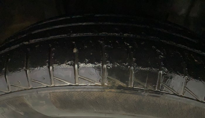 2021 Renault TRIBER RXT, Petrol, Manual, 28,491 km, Right Front Tyre Tread