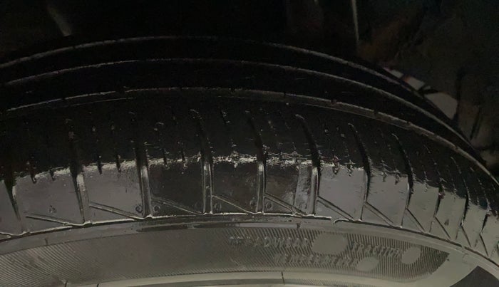 2021 Renault TRIBER RXT, Petrol, Manual, 28,491 km, Right Rear Tyre Tread