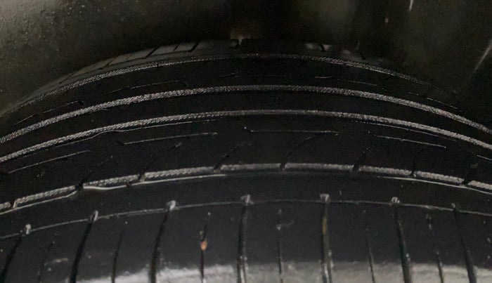 2017 Volkswagen Polo COMFORTLINE 1.2L, Petrol, Manual, 82,094 km, Left Rear Tyre Tread