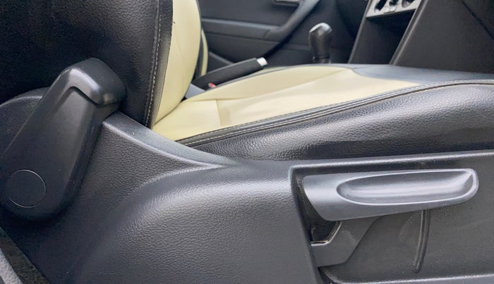 2017 Volkswagen Polo COMFORTLINE 1.2L, Petrol, Manual, 82,094 km, Driver Side Adjustment Panel