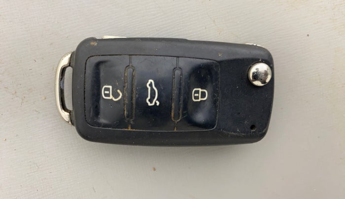 2017 Volkswagen Polo COMFORTLINE 1.2L, Petrol, Manual, 82,094 km, Key Close Up