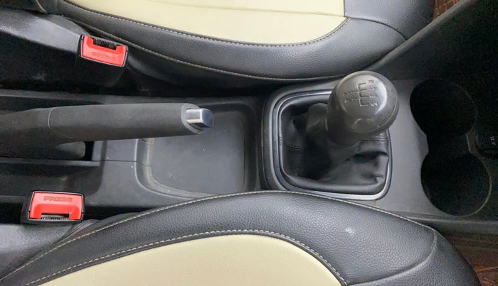 2017 Volkswagen Polo COMFORTLINE 1.2L, Petrol, Manual, 82,094 km, Gear Lever