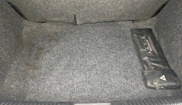 2017 Volkswagen Polo COMFORTLINE 1.2L, Petrol, Manual, 82,094 km, Boot Inside