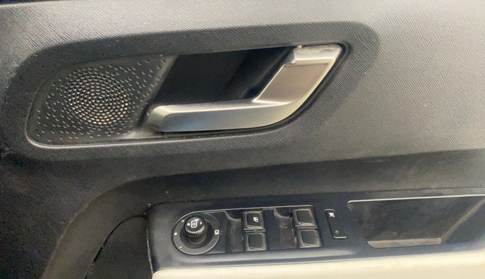 2021 Tata PUNCH CREATIVE  AMT, Petrol, Automatic, 20,842 km, Driver Side Door Panels Control