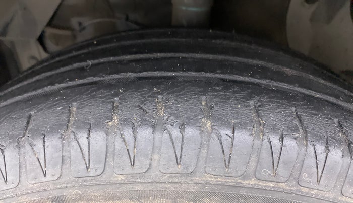 2016 Maruti Vitara Brezza ZDI PLUS, Diesel, Manual, 68,847 km, Left Front Tyre Tread