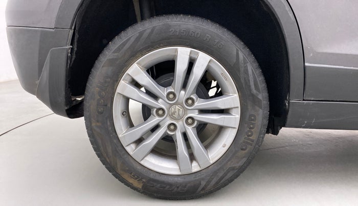 2016 Maruti Vitara Brezza ZDI PLUS, Diesel, Manual, 68,847 km, Right Rear Wheel