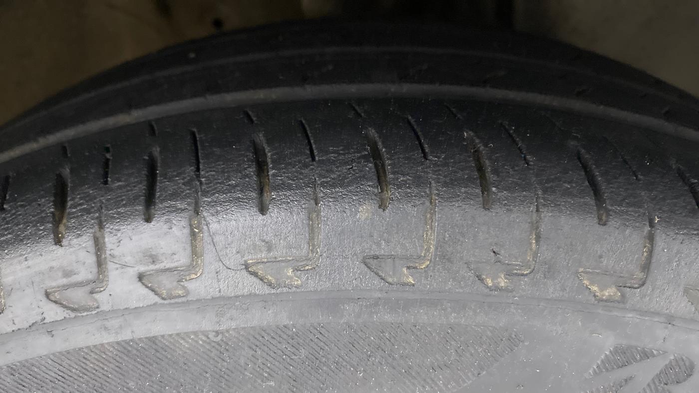2018 Maruti IGNIS ALPHA 1.2 K12 AMT, Petrol, Automatic, 34,509 km, Right Front Tyre Tread