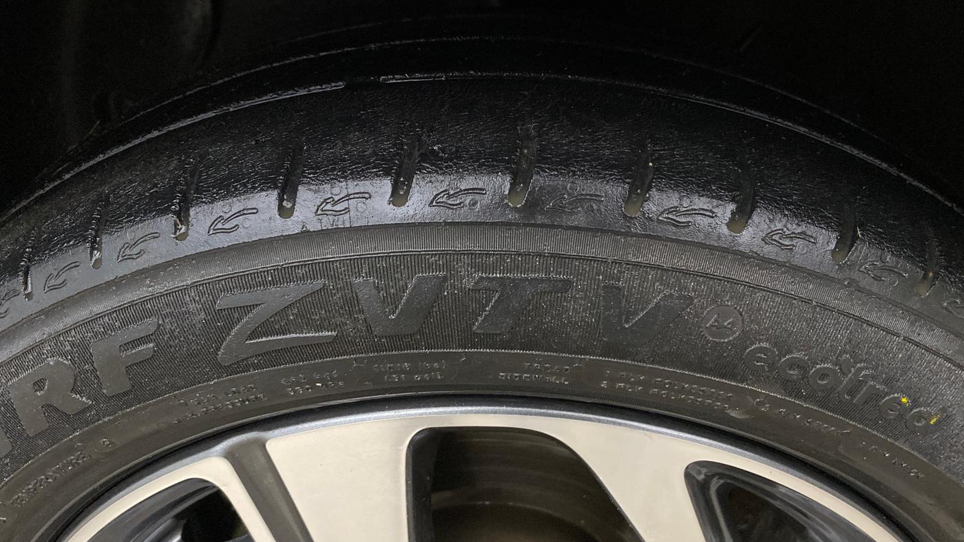 2020 Hyundai AURA SX 1.2, Petrol, Manual, 75,104 km, Left Front Tyre Tread