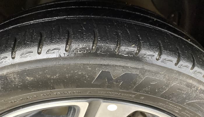 2020 Hyundai AURA SX 1.2, Petrol, Manual, 75,427 km, Right Front Tyre Tread