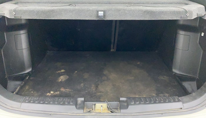 2019 Maruti Vitara Brezza ZDI, Diesel, Manual, 35,881 km, Boot Inside
