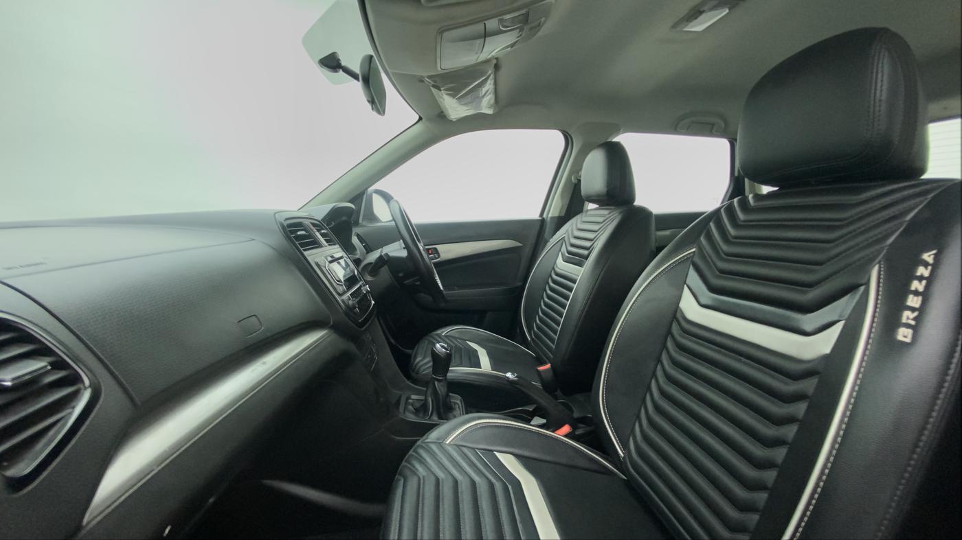 2019 Maruti Vitara Brezza ZDI, Diesel, Manual, 35,881 km, Right Side Front Door Cabin