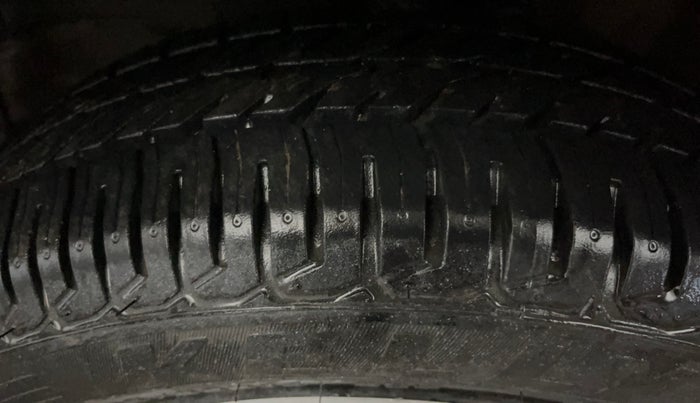 2014 Maruti Wagon R 1.0 VXI, Petrol, Manual, 37,567 km, Left Front Tyre Tread
