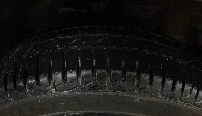 2014 Maruti Wagon R 1.0 VXI, Petrol, Manual, 37,567 km, Right Front Tyre Tread