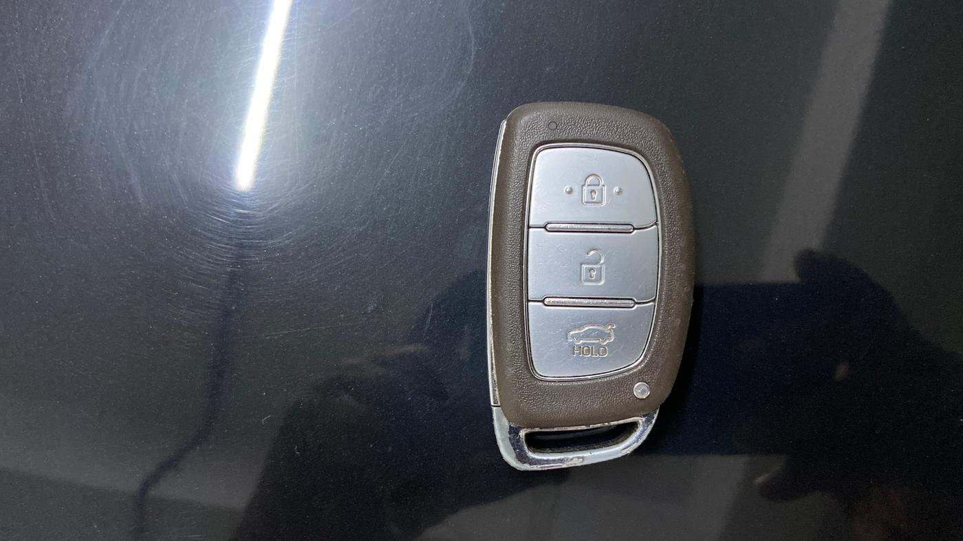 2019 Hyundai Grand i10 ASTA 1.2 KAPPA VTVT, CNG, Manual, 67,283 km, Key Close Up