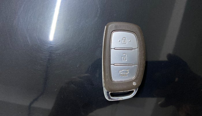 2019 Hyundai Grand i10 ASTA 1.2 KAPPA VTVT, CNG, Manual, 67,283 km, Key Close Up