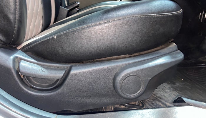 2019 Hyundai Grand i10 ASTA 1.2 KAPPA VTVT, CNG, Manual, 67,283 km, Driver Side Adjustment Panel