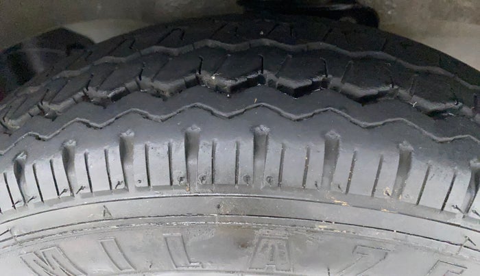 2022 Maruti Eeco 5 STR AC (O), Petrol, Manual, 6,502 km, Right Front Tyre Tread