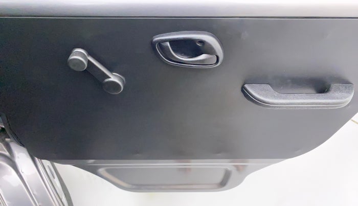 2022 Maruti Eeco 5 STR AC (O), Petrol, Manual, 6,502 km, Driver Side Door Panels Control