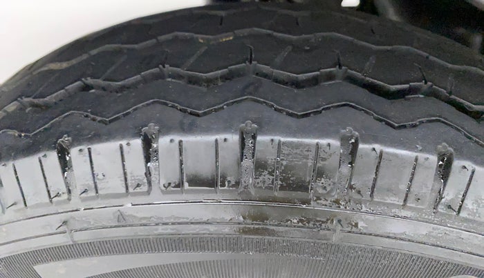 2022 Maruti Eeco 5 STR AC (O), Petrol, Manual, 6,502 km, Right Rear Tyre Tread