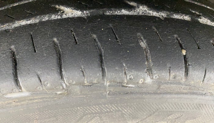 2014 Maruti Alto 800 LXI, Petrol, Manual, 66,839 km, Left Front Tyre Tread