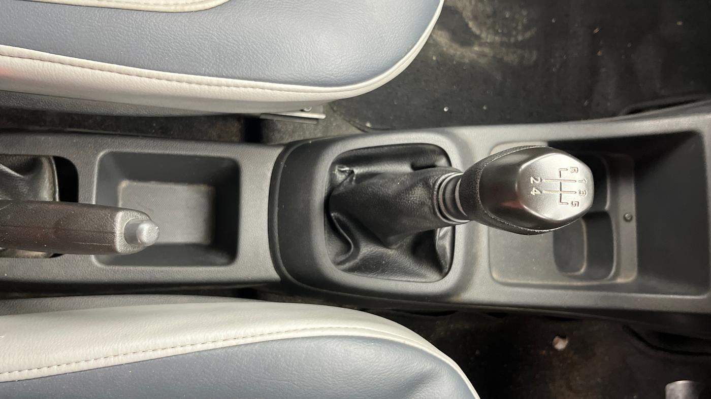 2015 Renault Kwid RXT 0.8, Petrol, Manual, 61,859 km, Gear Lever