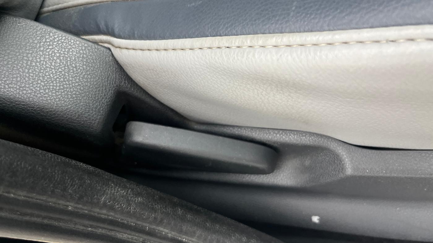 2015 Renault Kwid RXT 0.8, Petrol, Manual, 61,859 km, Driver Side Adjustment Panel