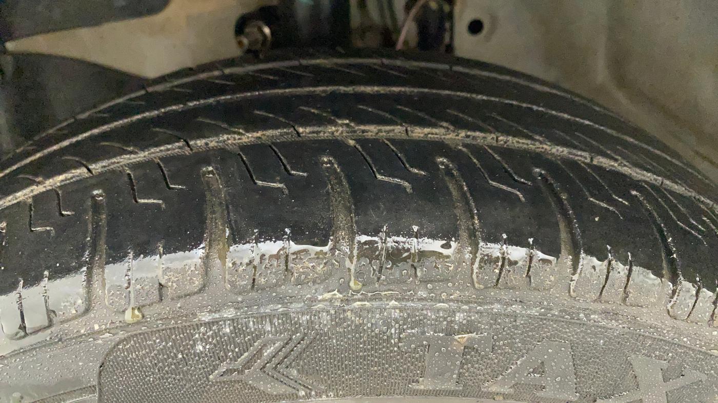 2014 Honda Brio VX MT, Petrol, Manual, 83,184 km, Left Front Tyre Tread