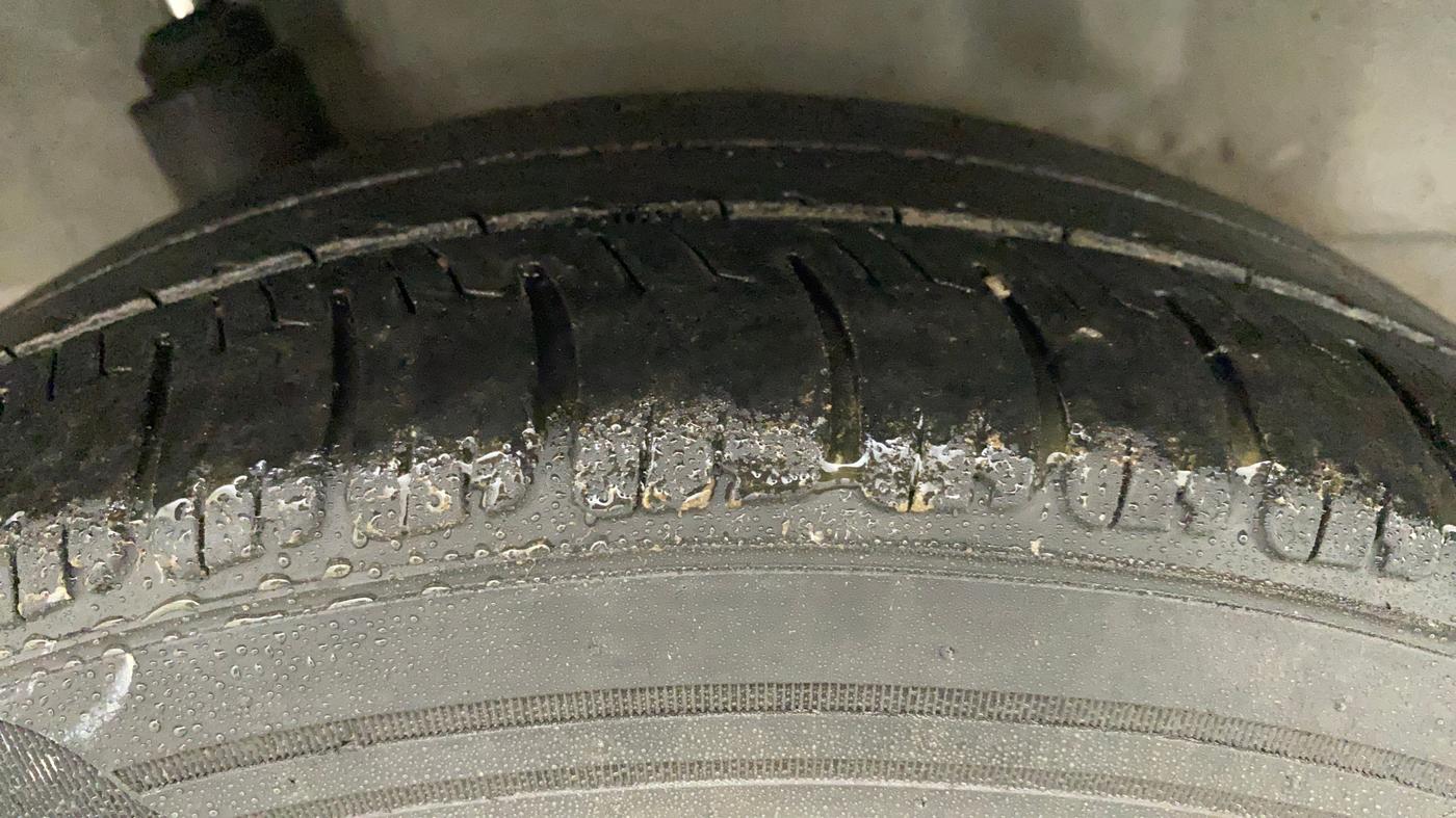 2014 Honda Brio VX MT, Petrol, Manual, 83,184 km, Right Rear Tyre Tread