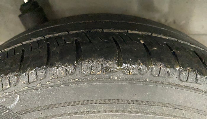 2014 Honda Brio VX MT, Petrol, Manual, 83,184 km, Right Rear Tyre Tread
