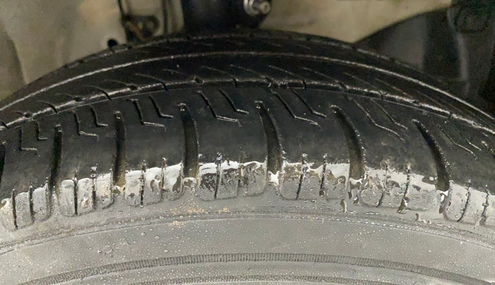 2014 Honda Brio VX MT, Petrol, Manual, 83,184 km, Right Front Tyre Tread