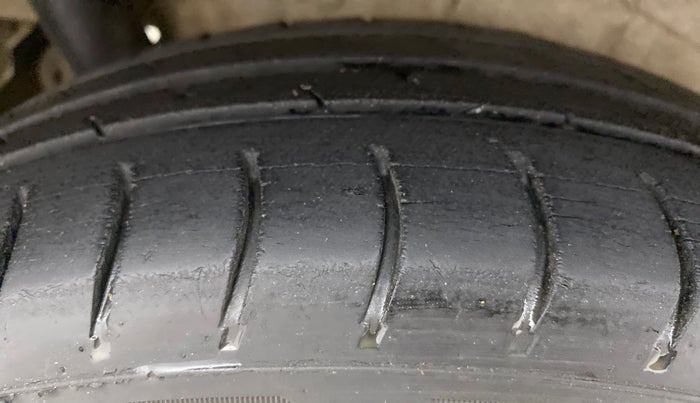 2012 Maruti Wagon R 1.0 LXI CNG, CNG, Manual, 1,21,812 km, Right Rear Tyre Tread