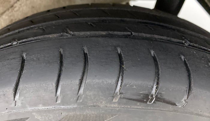 2012 Maruti Wagon R 1.0 LXI CNG, CNG, Manual, 1,21,812 km, Left Rear Tyre Tread