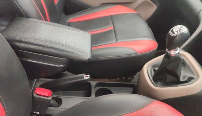 2017 Hyundai Grand i10 SPORTZ (O) 1.2 KAPPA VTVT, Petrol, Manual, 70,307 km, Gear Lever