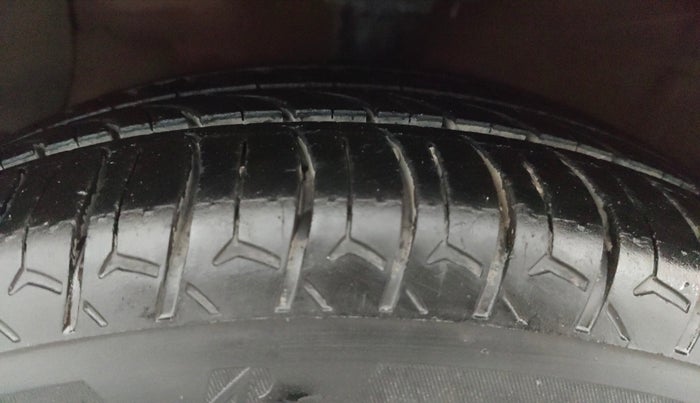 2017 Hyundai Grand i10 SPORTZ (O) 1.2 KAPPA VTVT, Petrol, Manual, 70,307 km, Left Front Tyre Tread