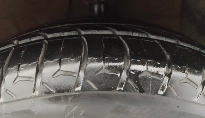 2017 Hyundai Grand i10 SPORTZ (O) 1.2 KAPPA VTVT, Petrol, Manual, 70,307 km, Right Front Tyre Tread