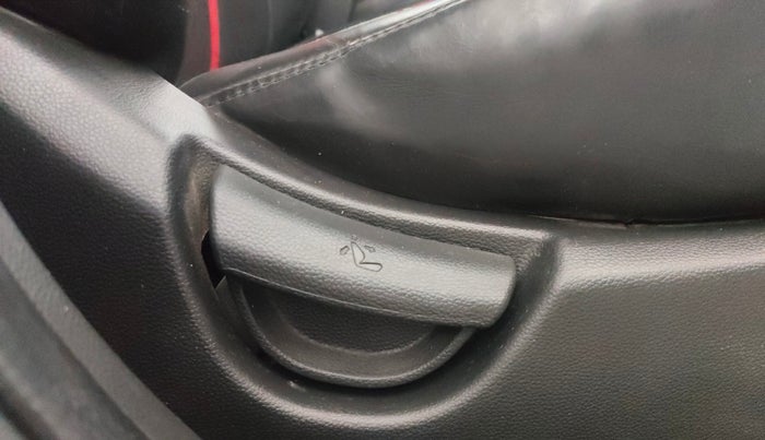 2017 Hyundai Grand i10 SPORTZ (O) 1.2 KAPPA VTVT, Petrol, Manual, 70,307 km, Driver Side Adjustment Panel