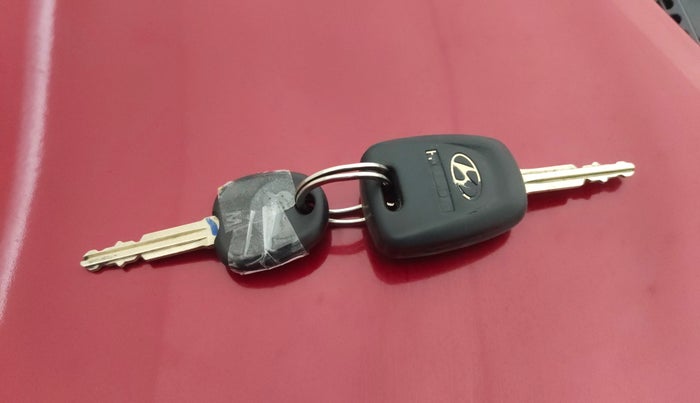 2017 Hyundai Grand i10 SPORTZ (O) 1.2 KAPPA VTVT, Petrol, Manual, 70,307 km, Key Close Up