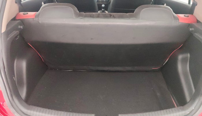 2017 Hyundai Grand i10 SPORTZ (O) 1.2 KAPPA VTVT, Petrol, Manual, 70,307 km, Boot Inside