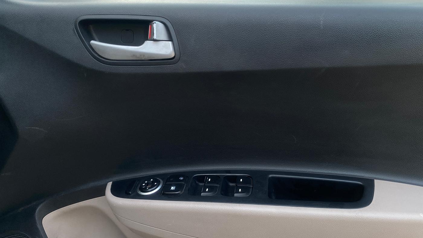 2014 Hyundai Xcent S (O) 1.2, Petrol, Manual, 93,735 km, Driver Side Door Panels Control