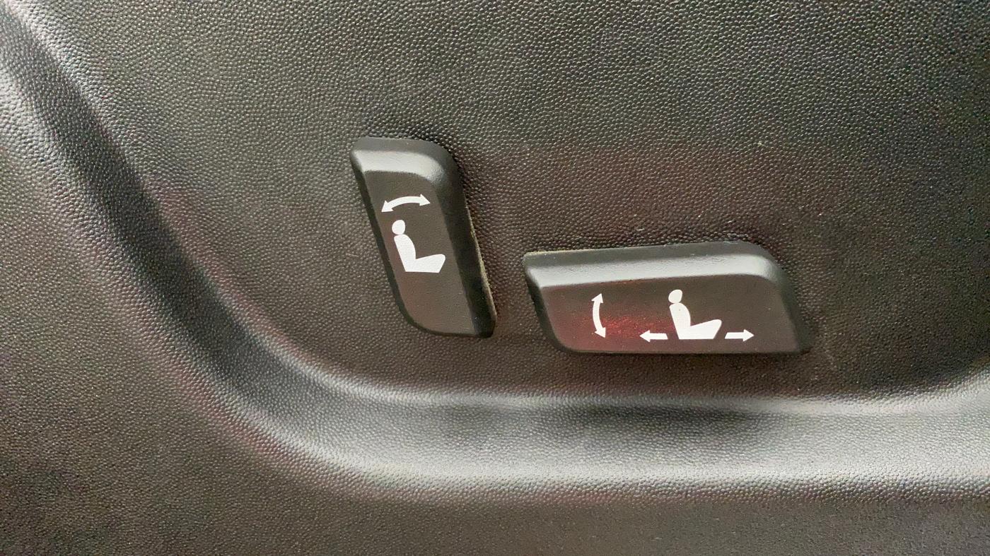 2019 Mahindra XUV500 W11 AT, Diesel, Automatic, 93,137 km, Driver Side Adjustment Panel