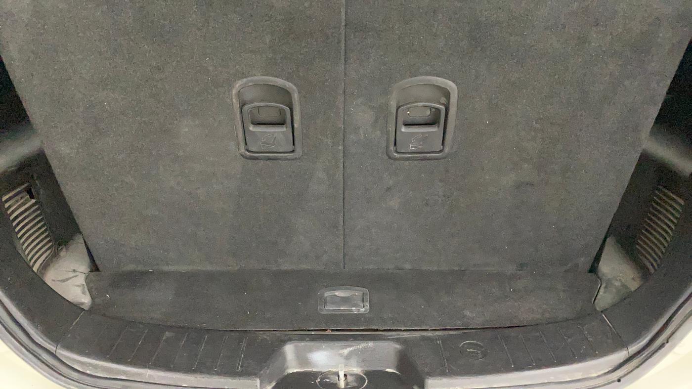 2019 Mahindra XUV500 W11 AT, Diesel, Automatic, 93,137 km, Boot Inside