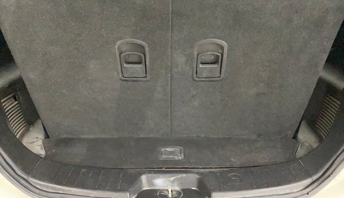 2019 Mahindra XUV500 W11 AT, Diesel, Automatic, 93,553 km, Boot Inside