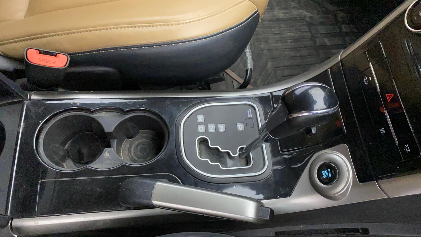 2019 Mahindra XUV500 W11 AT, Diesel, Automatic, 93,137 km, Gear Lever