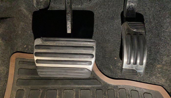 2019 Mahindra XUV500 W11 AT, Diesel, Automatic, 93,553 km, Pedals