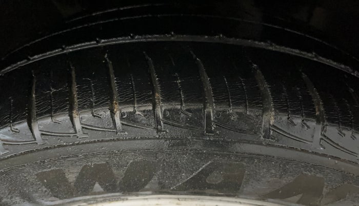 2021 Nissan MAGNITE XE, Petrol, Manual, 66,131 km, Right Front Tyre Tread
